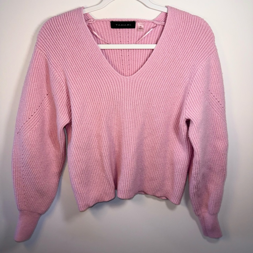 Tahari Pink Women's V Neck Knit Sweater Pullover size Medium